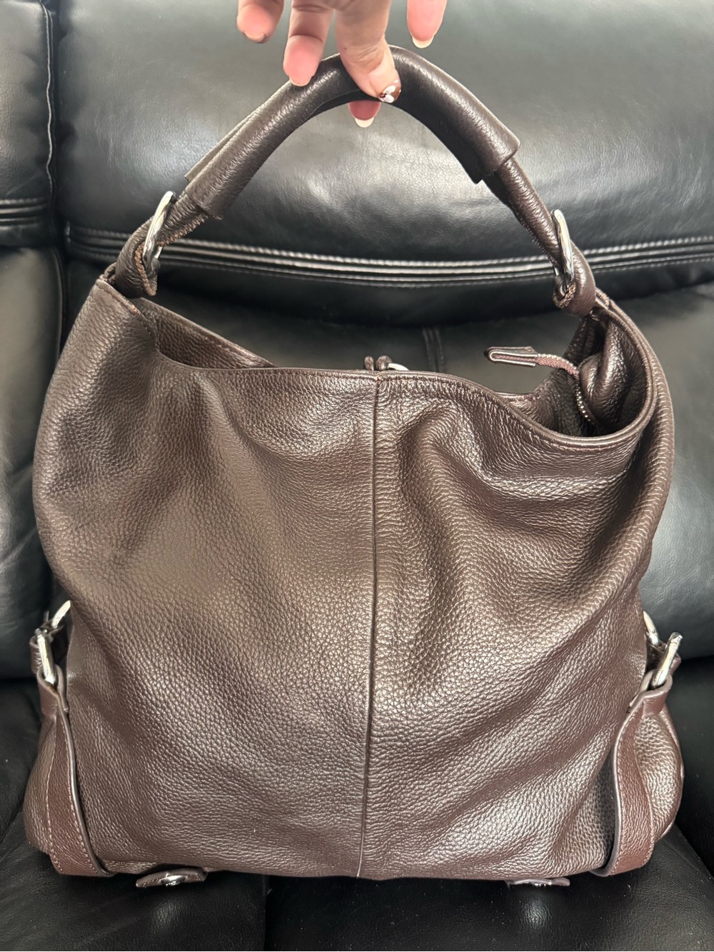 Everyday Pebbled Leather Shoulder Bag – Dark Brown